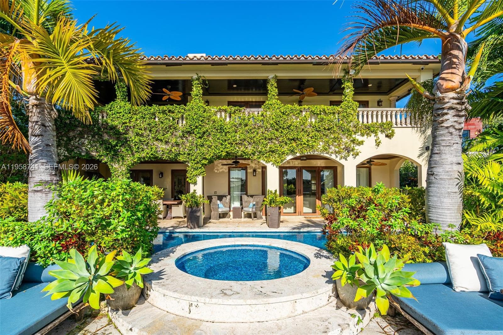 1398 Bay Dr photo 2