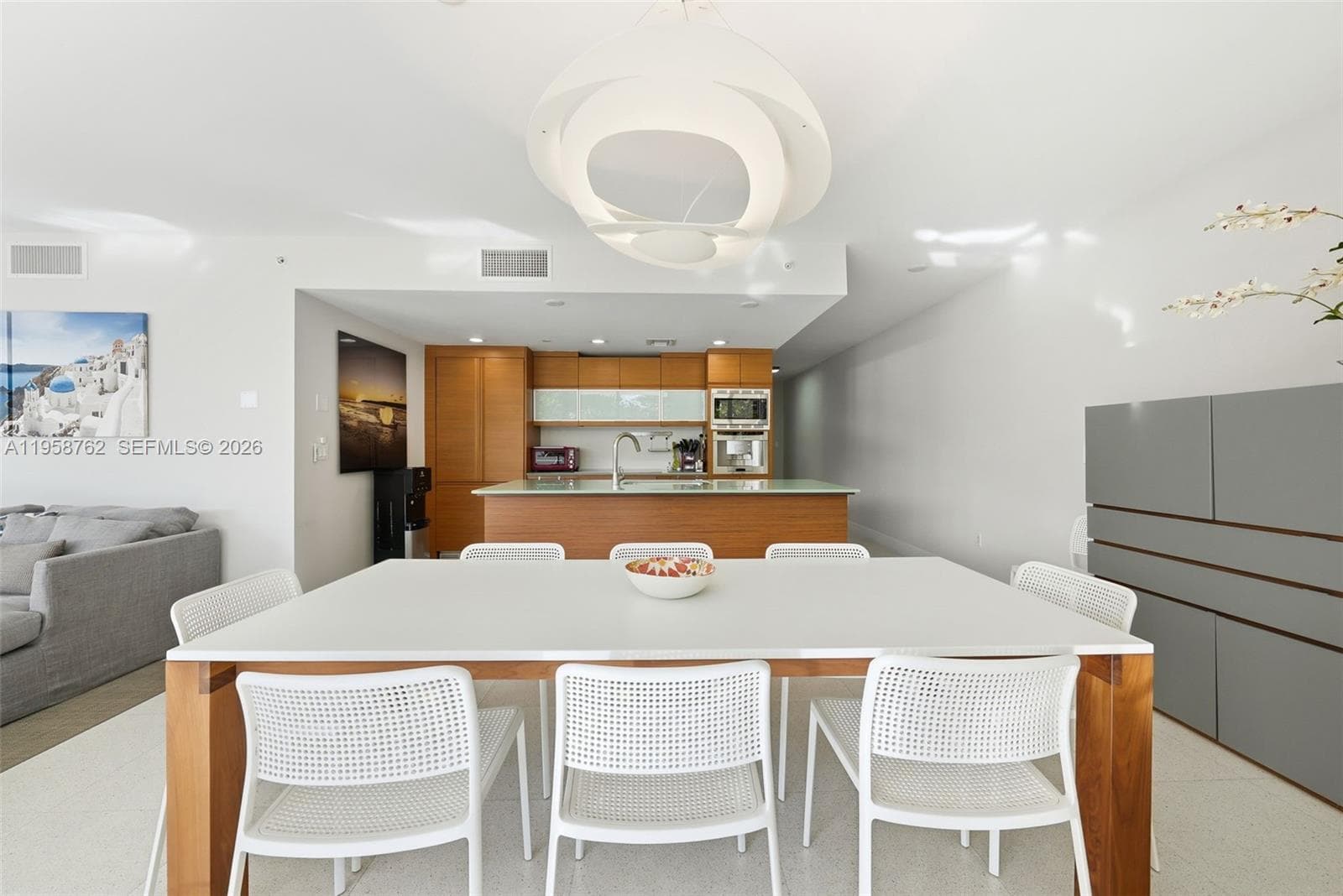 5875 Collins Ave 502 photo 3