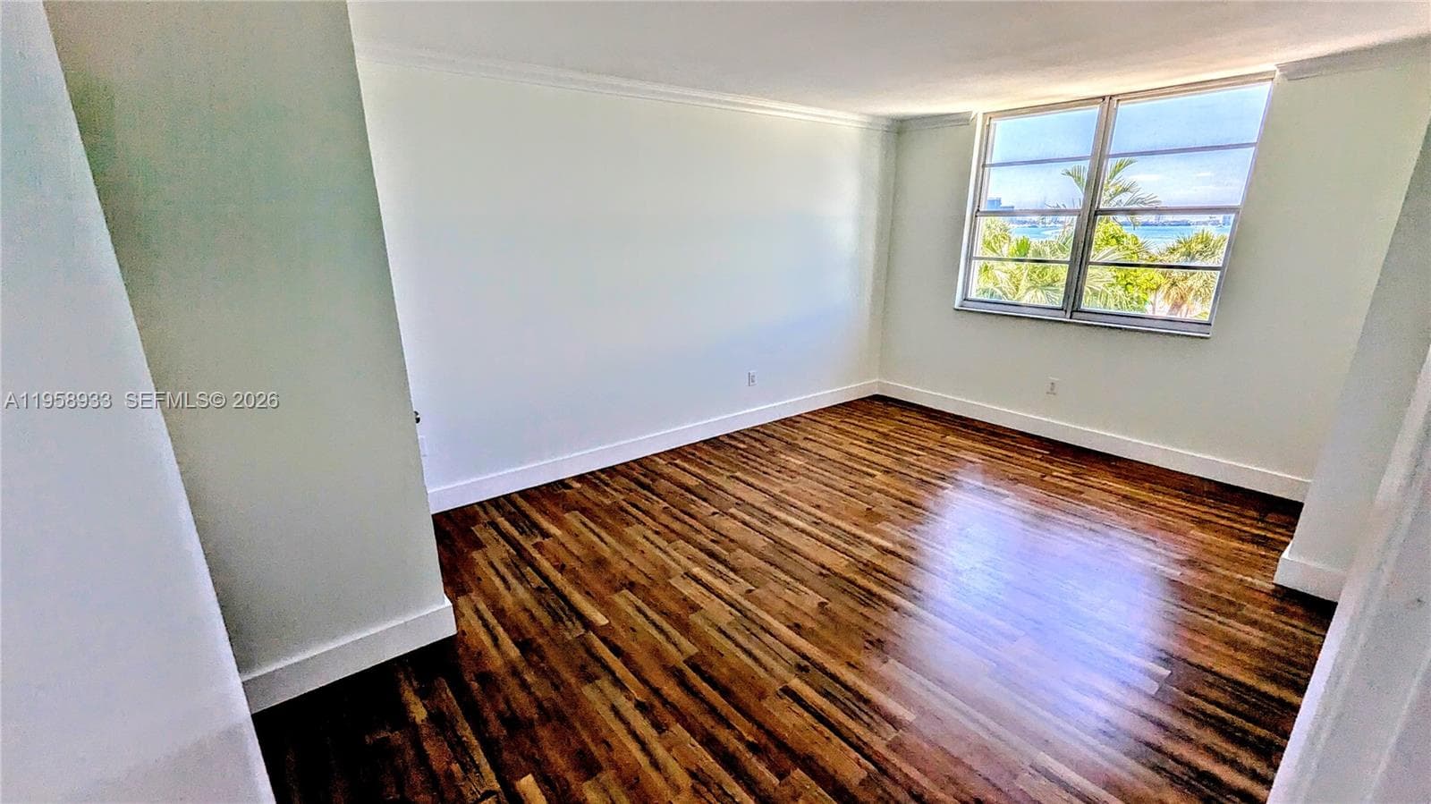 300 Bayview Dr 206 photo 12