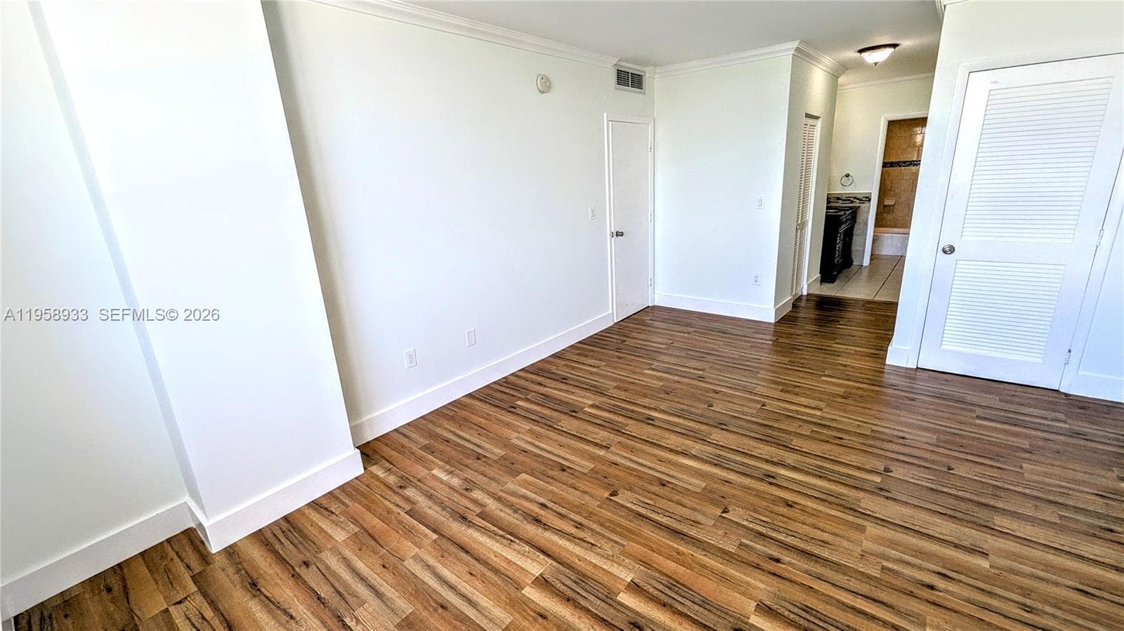 300 Bayview Dr 206 photo 11