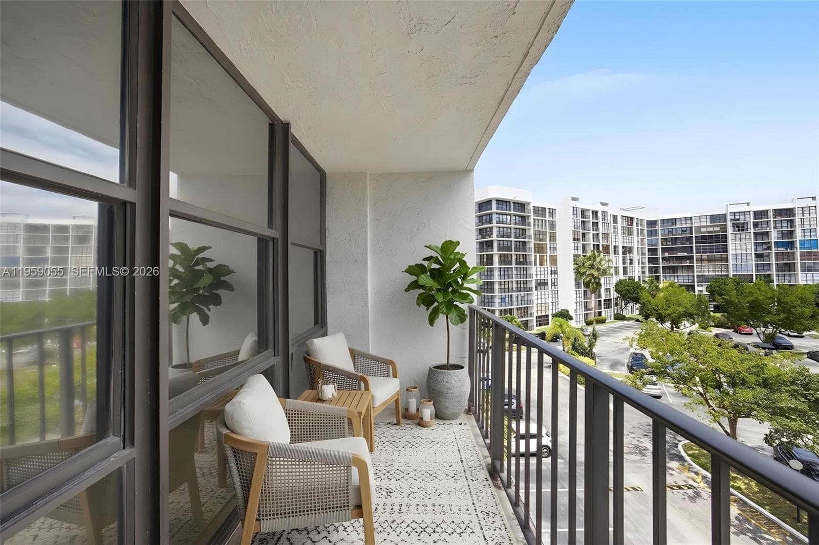 800 Parkview Dr 506 photo 12