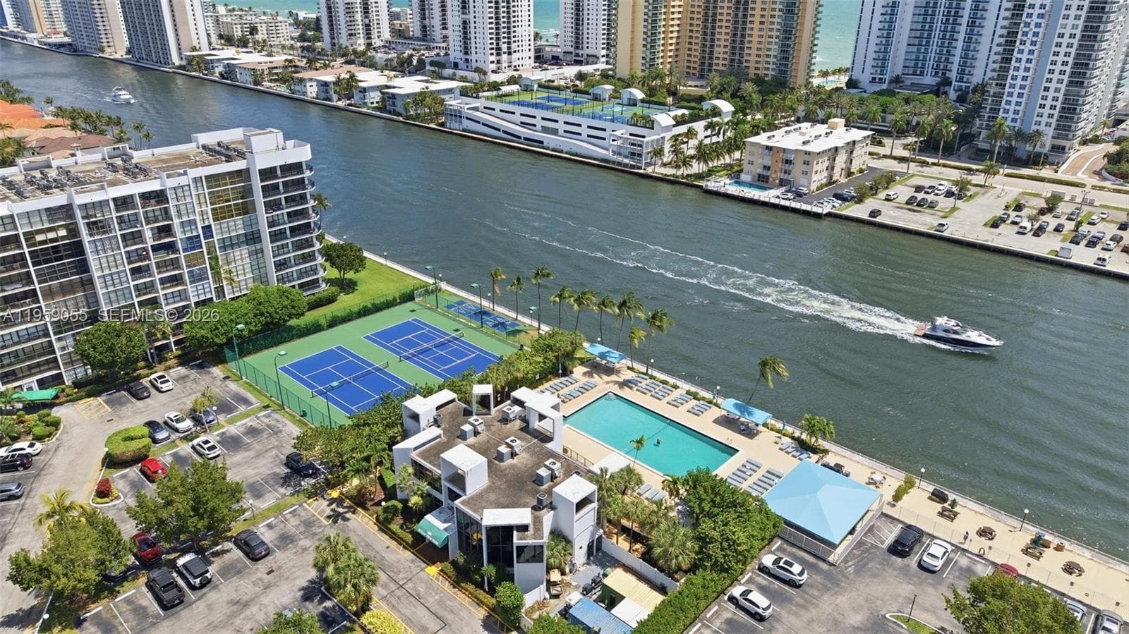 800 Parkview Dr 506 photo 22