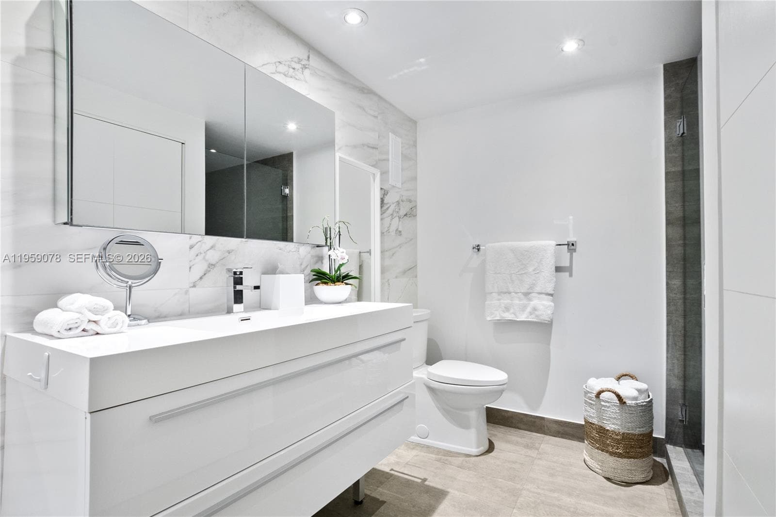 20281 Country Club Dr 808 photo 24