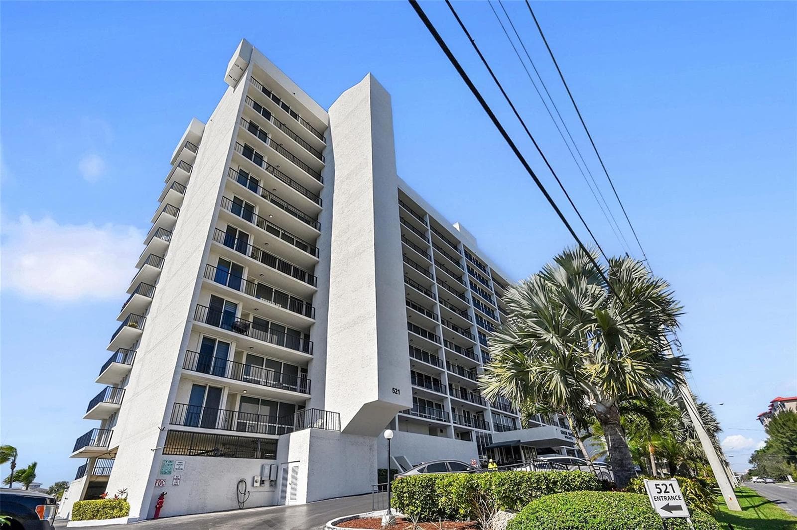 521 N Riverside Drive 707 photo 4