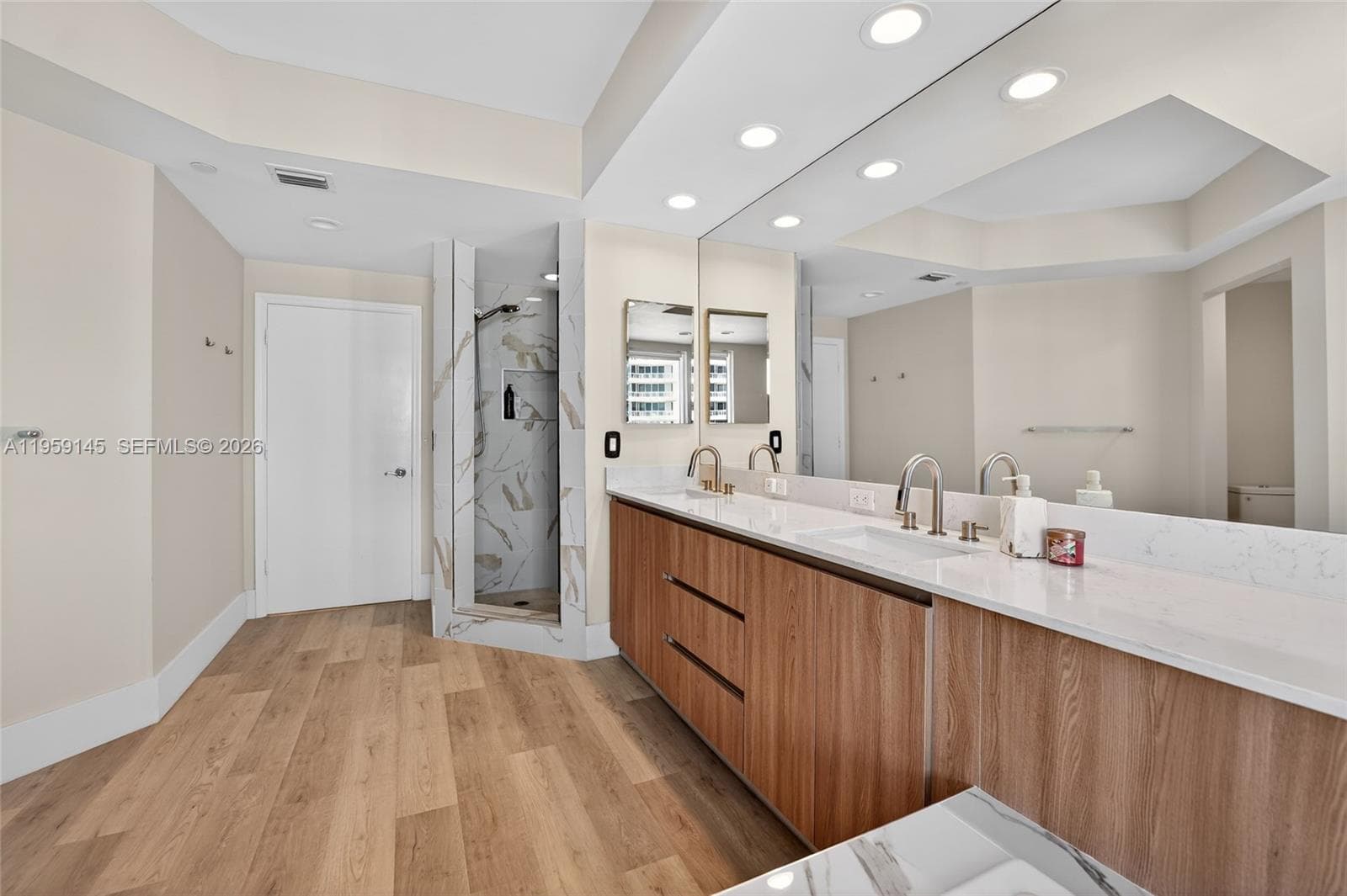 21050 Point Pl 2301 photo 24