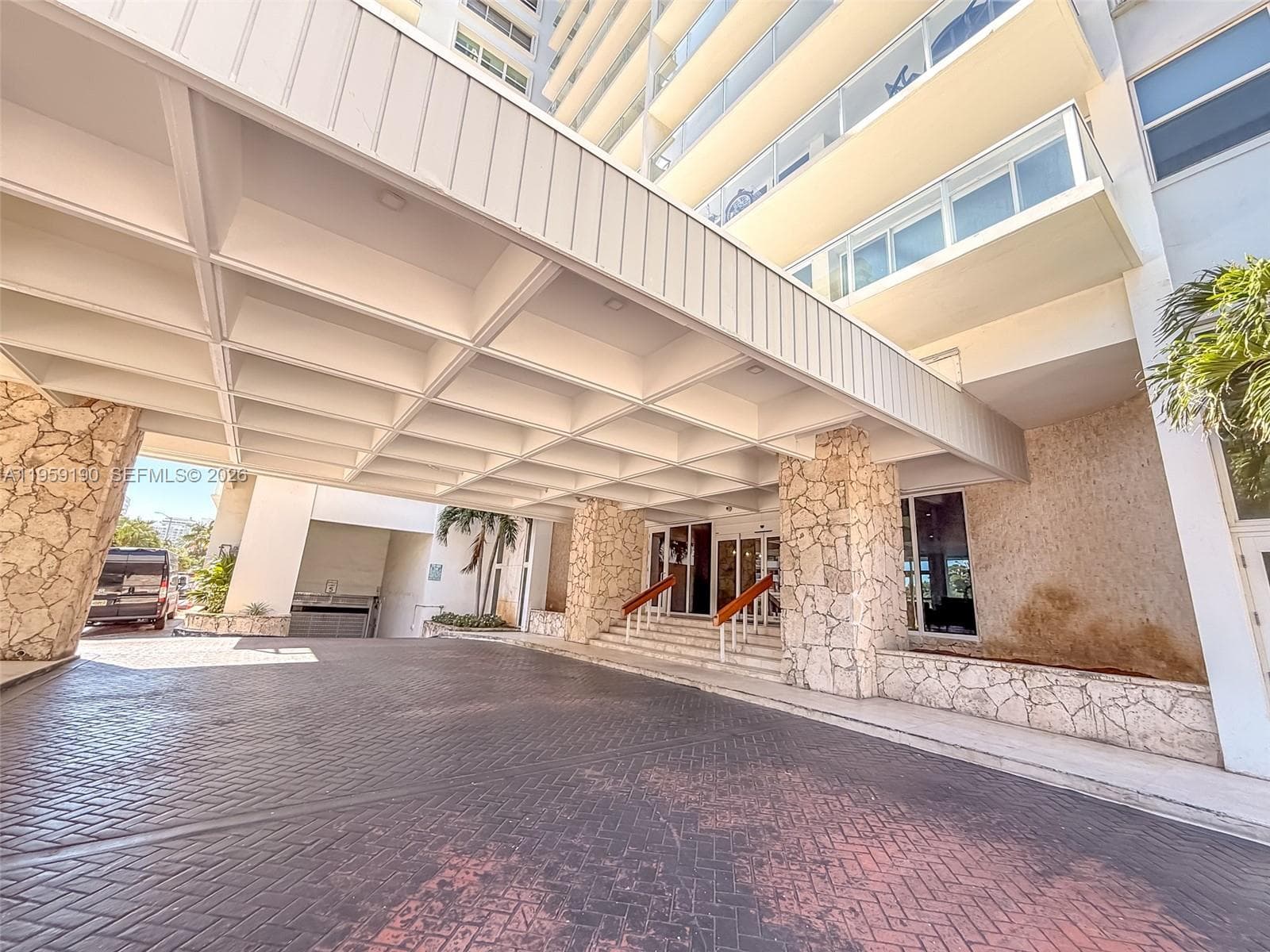 5750 Collins Ave 6J photo 2