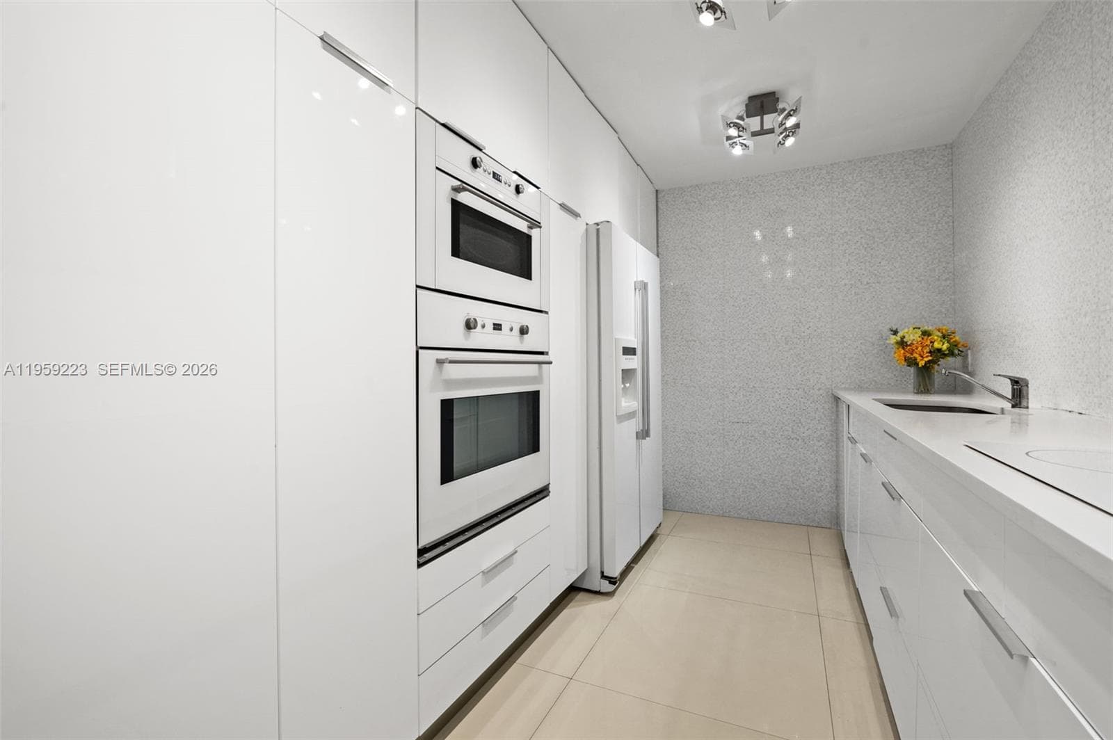 19390 Collins Ave 1221 photo 11
