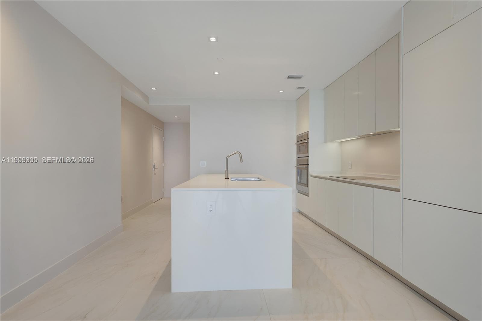 700 24 Street 2803 photo 25