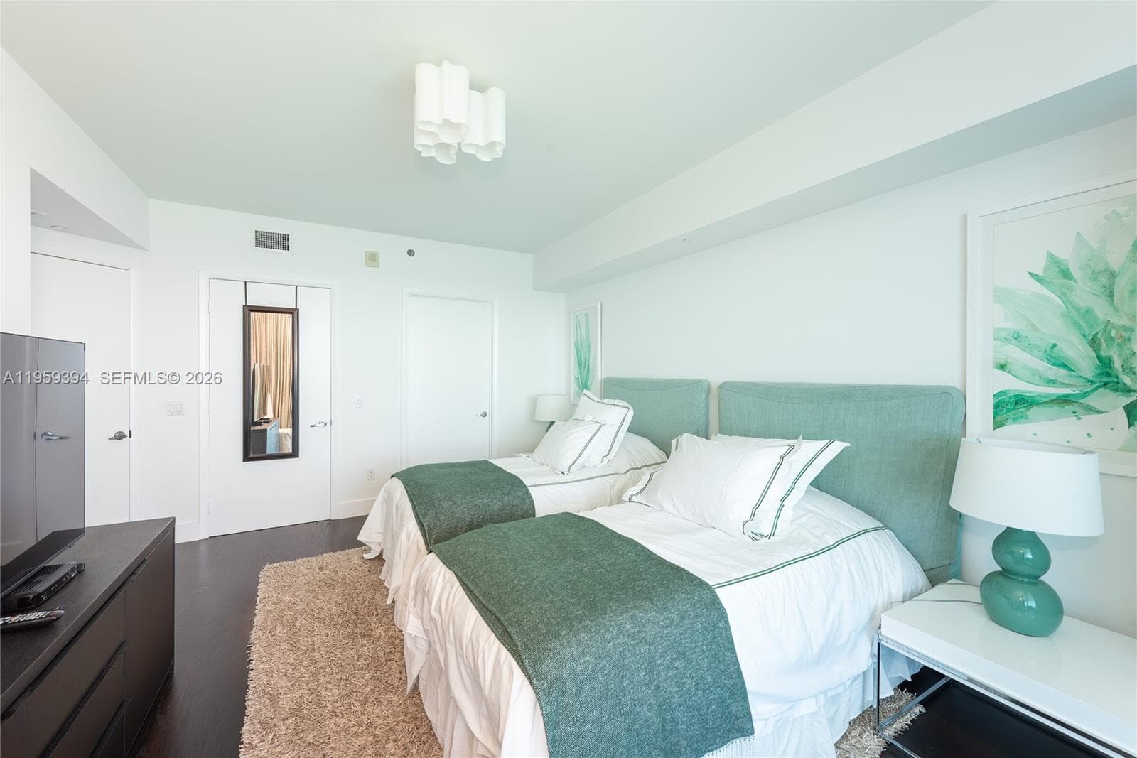 2711 Ocean Dr 3202 photo 16