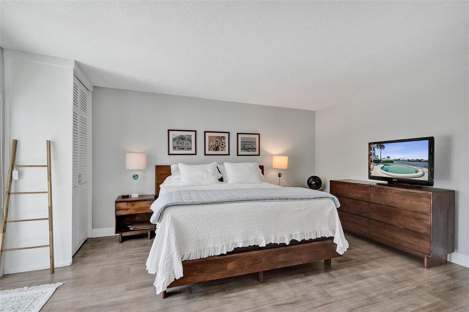 801 N Riverside Drive 4b photo 17
