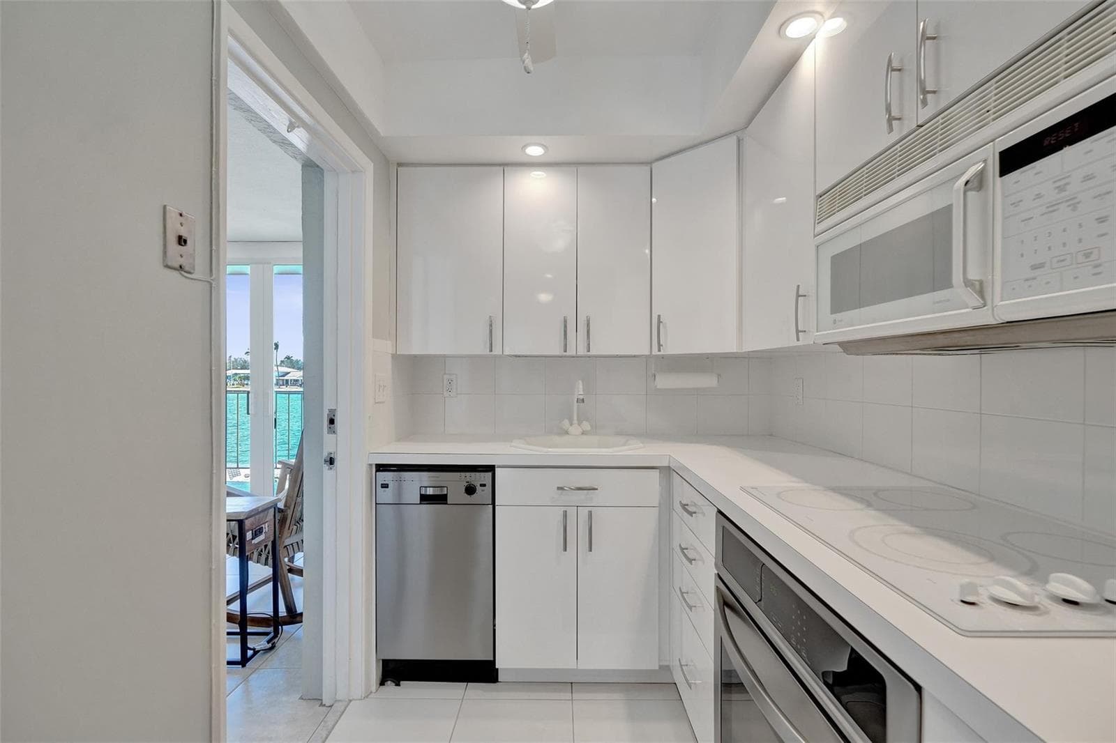 801 N Riverside Drive 4b photo 14