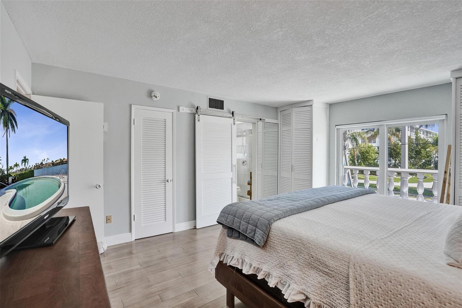 801 N Riverside Drive 4b photo 18