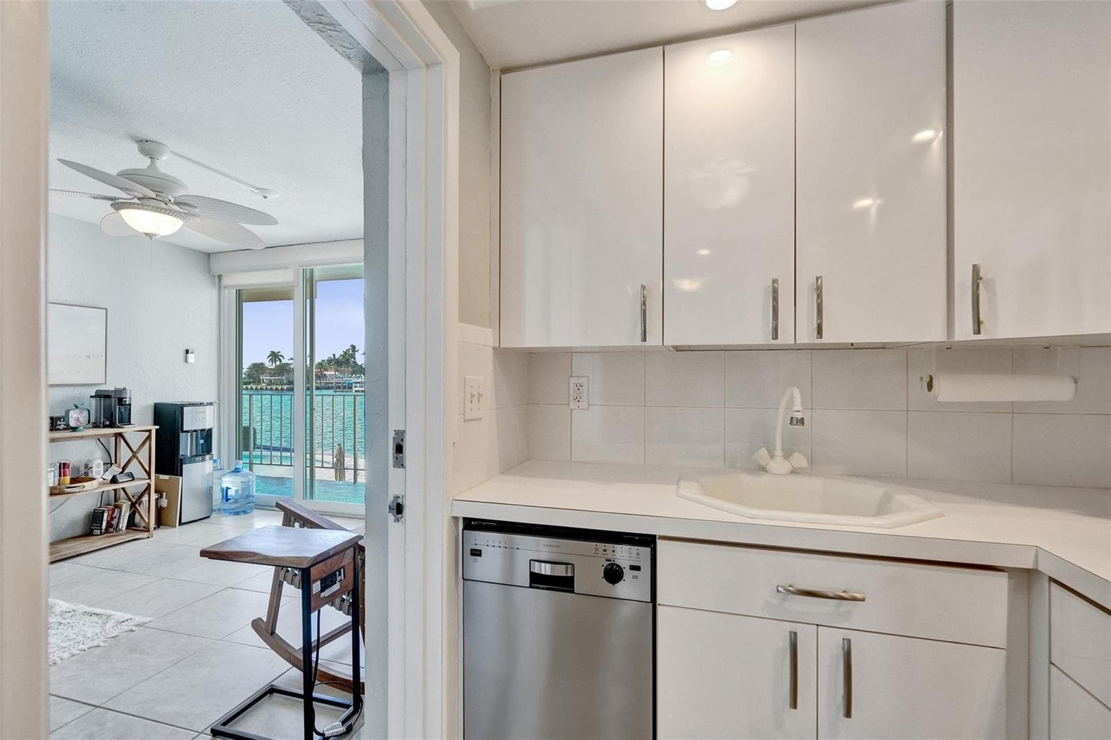 801 N Riverside Drive 4b photo 15