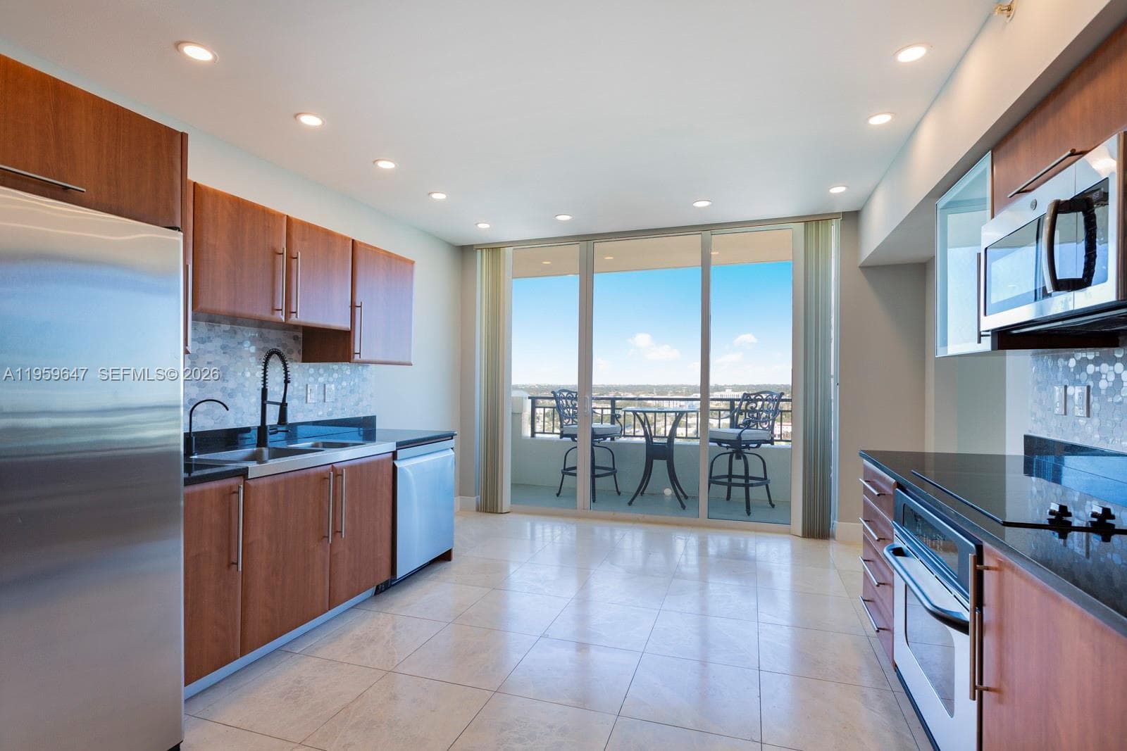 610 W Las Olas Blvd 2014N photo 3