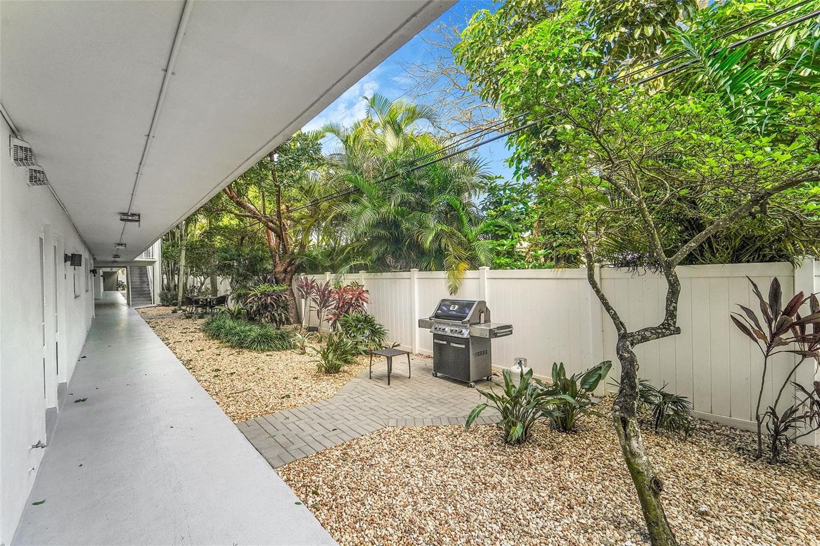 1439 S Ocean Boulevard 105 photo 23