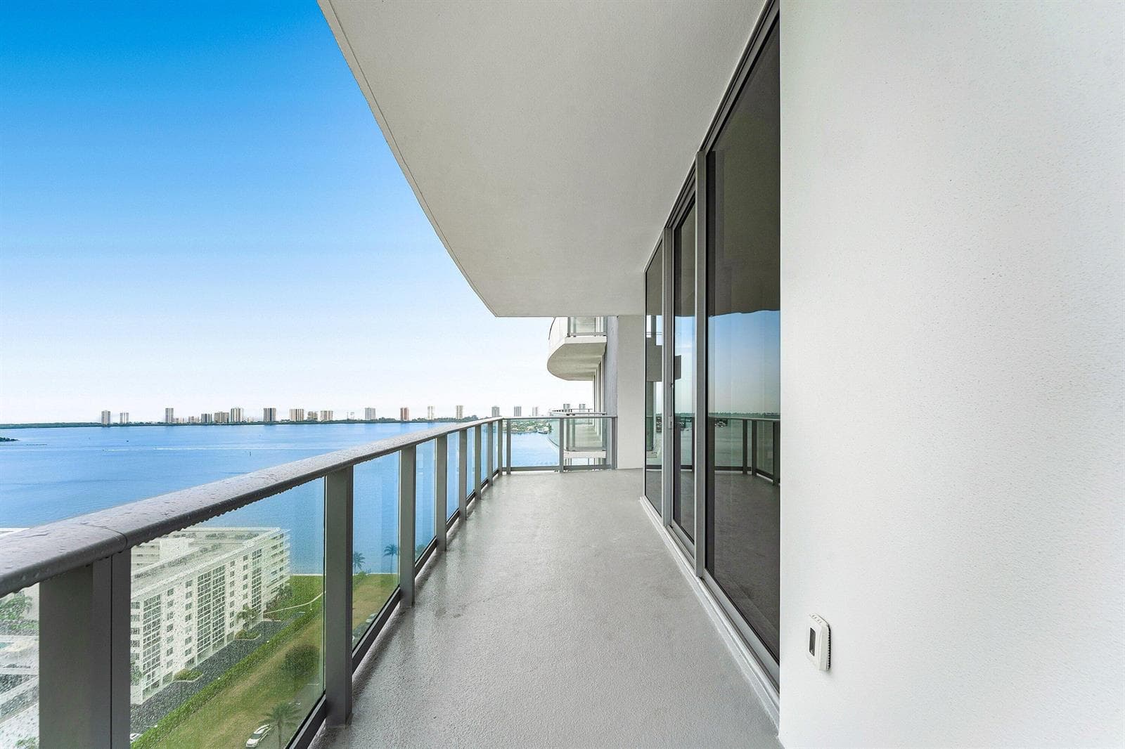 220 Lake Shore Drive 2005 photo 12