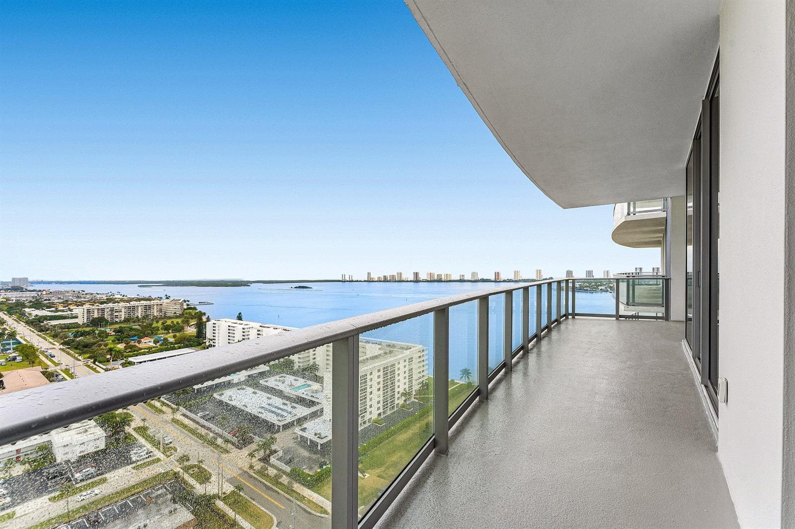 220 Lake Shore Drive 2005 photo 1
