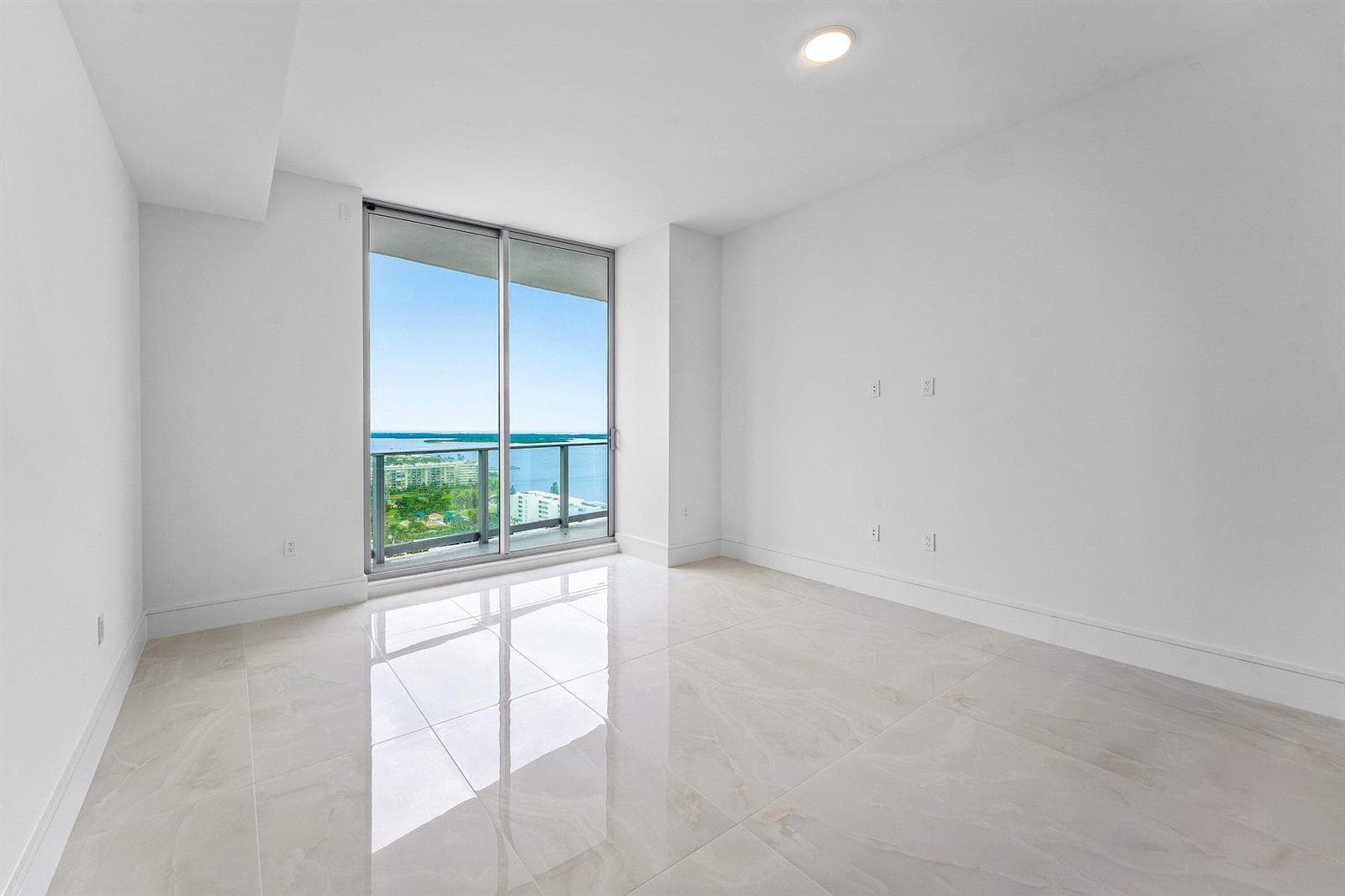 220 Lake Shore Drive 2005 photo 18