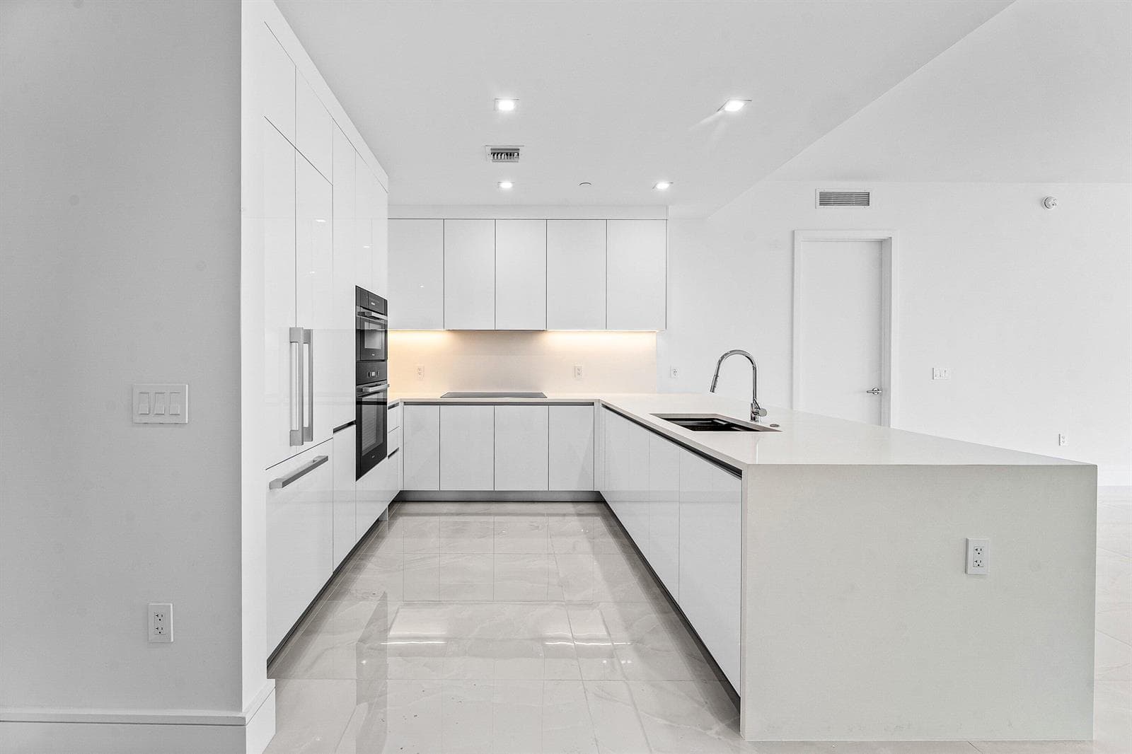 220 Lake Shore Drive 2005 photo 15