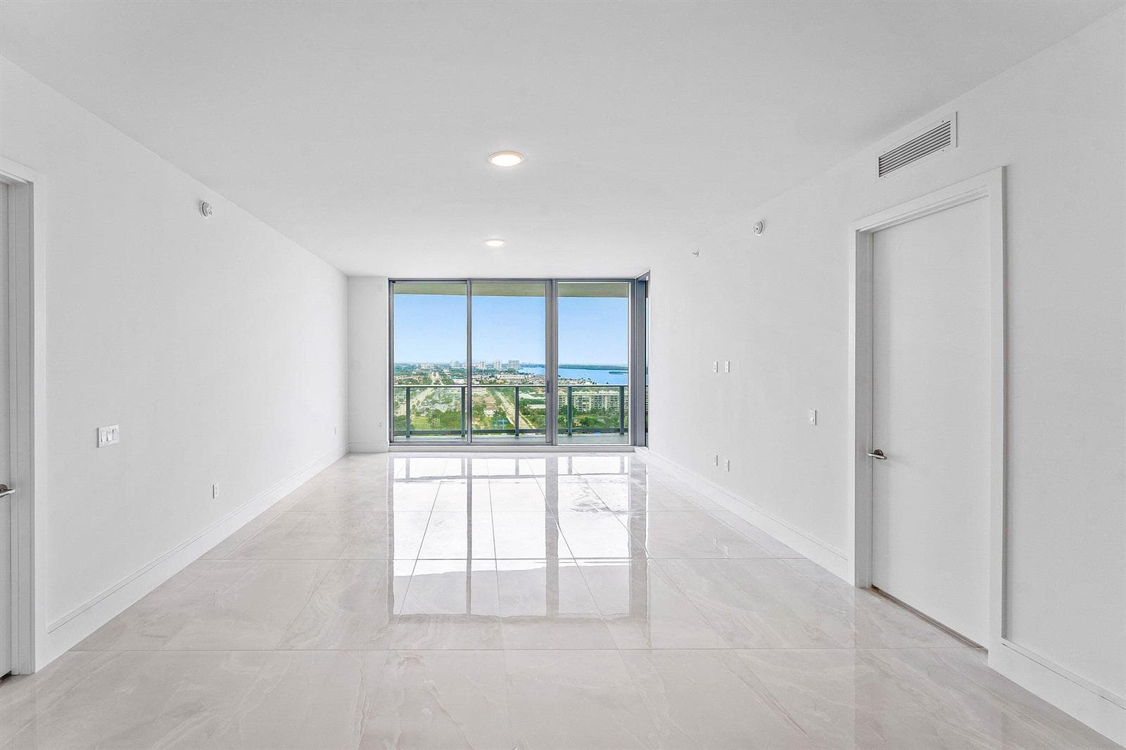 220 Lake Shore Drive 2005 photo 11