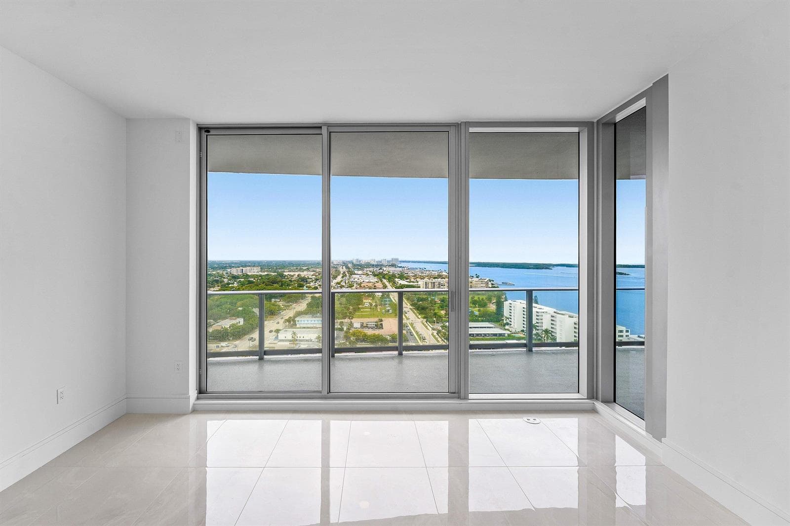 220 Lake Shore Drive 2005 photo 4