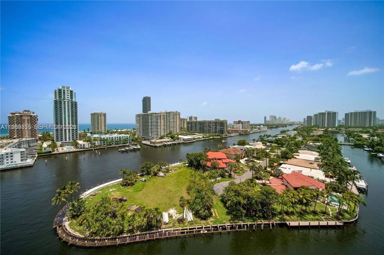 137 Golden Isles Dr 1404 photo 1