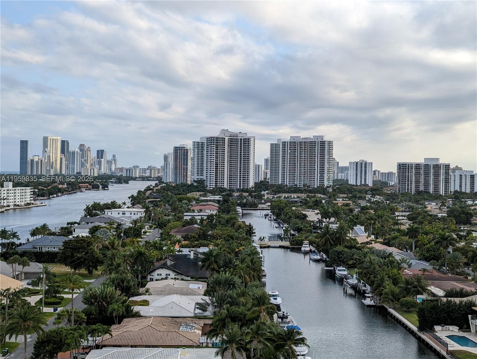 137 Golden Isles Dr 1404 photo 5