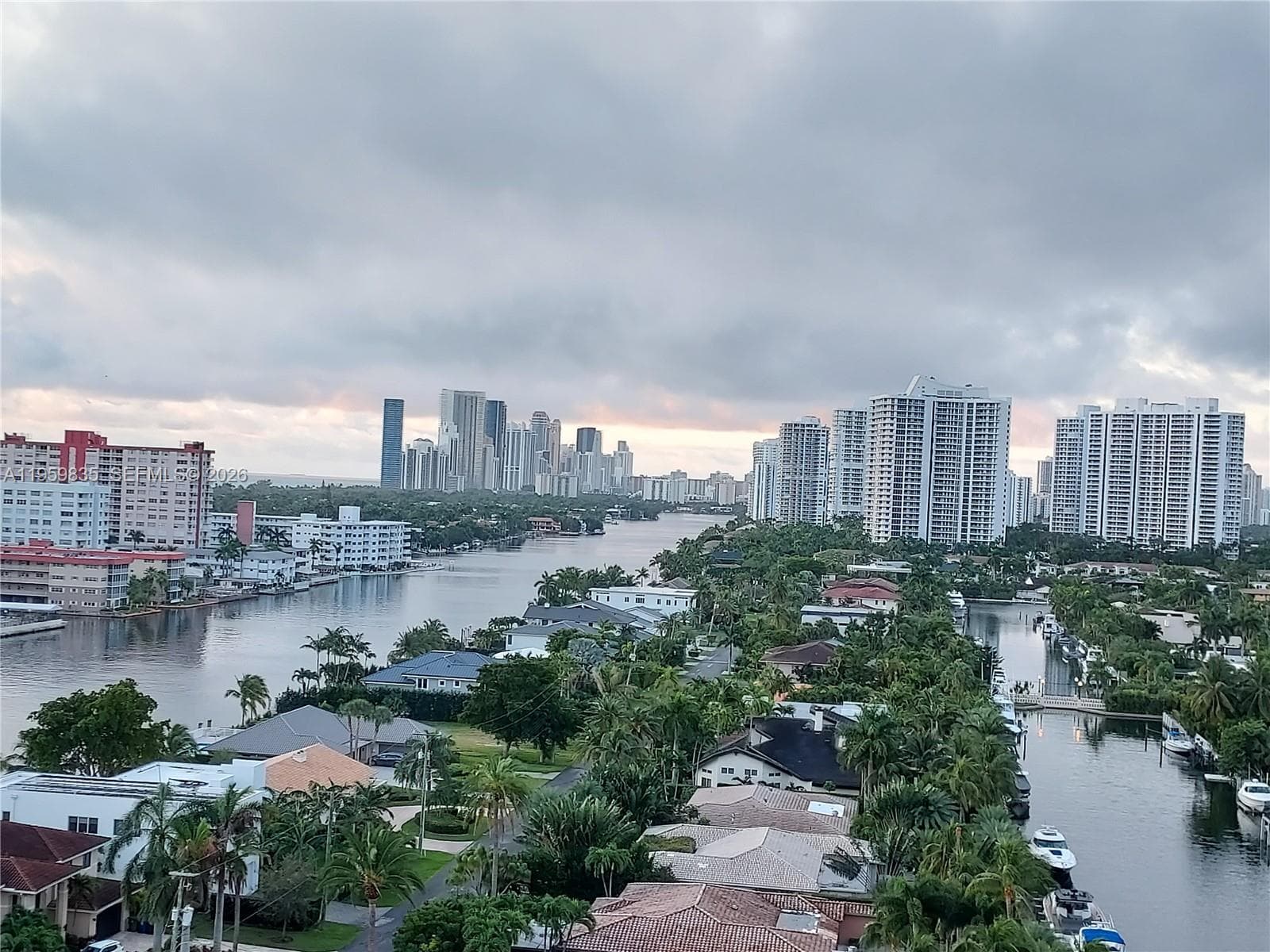 137 Golden Isles Dr 1404 photo 4