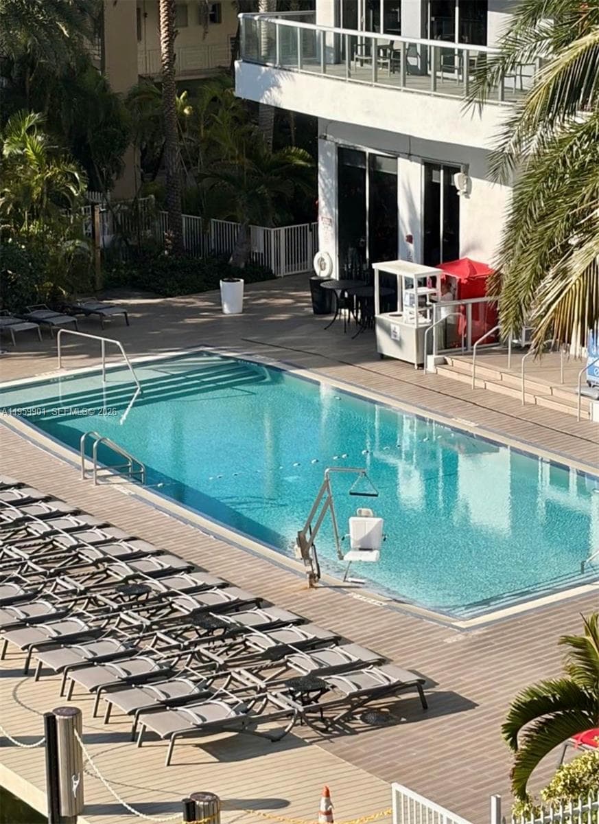 2602 E Hallandale Beach Blvd R2709 photo 3