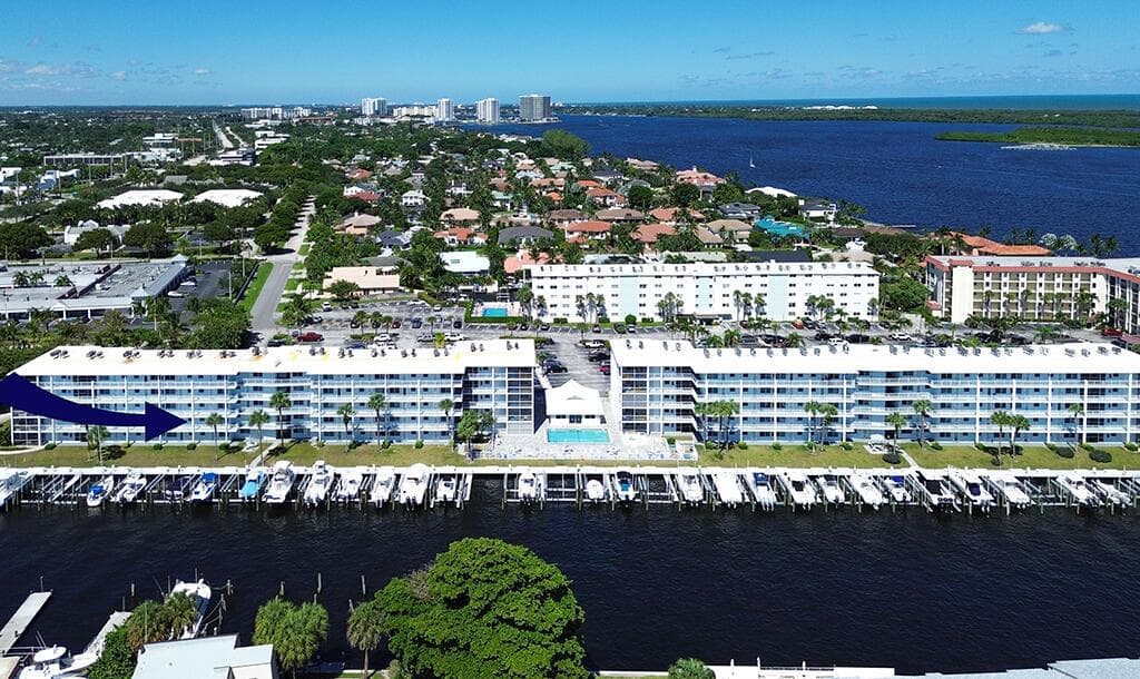 108 Paradise Harbour Boulevard 210 photo 23