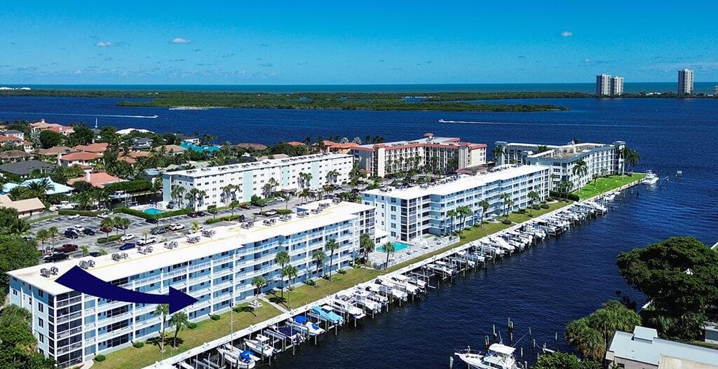 108 Paradise Harbour Boulevard 210 photo 2