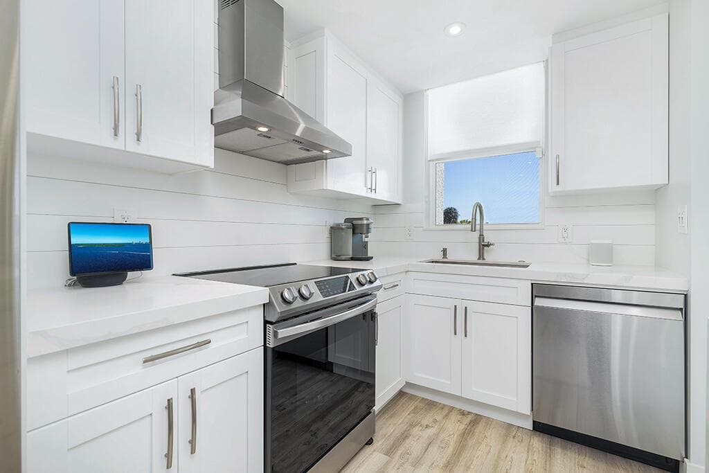 108 Paradise Harbour Boulevard 210 photo 13
