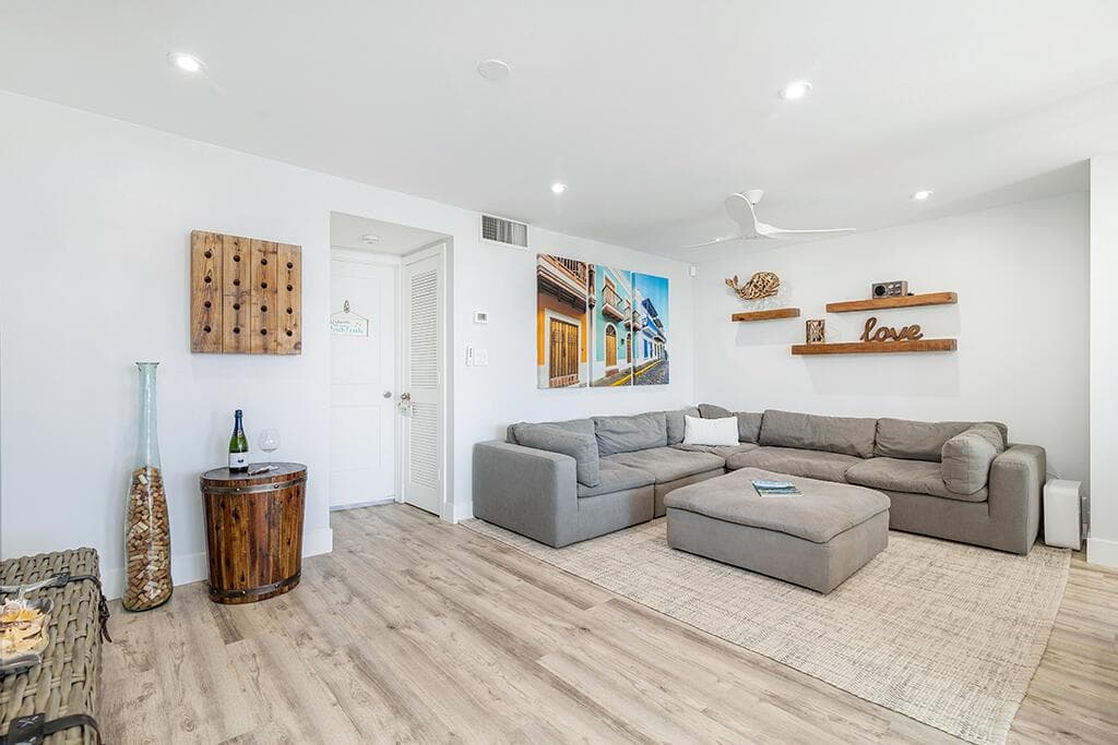 108 Paradise Harbour Boulevard 210 photo 17