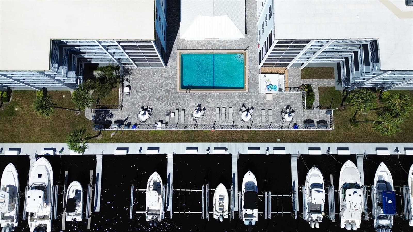 108 Paradise Harbour Boulevard 210 photo 3