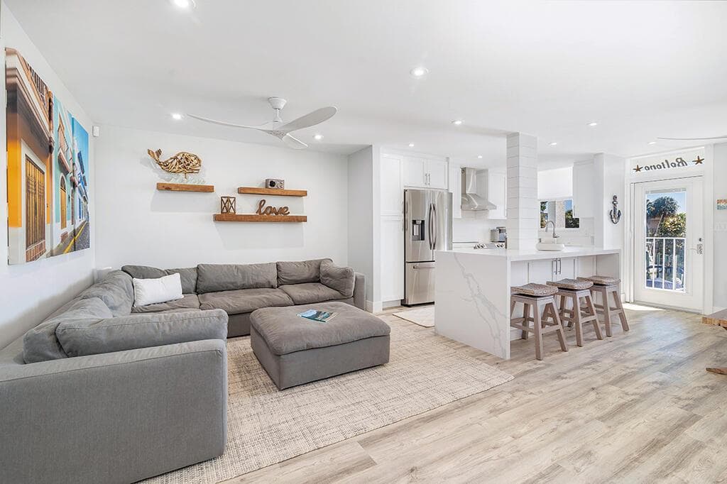 108 Paradise Harbour Boulevard 210 photo 1