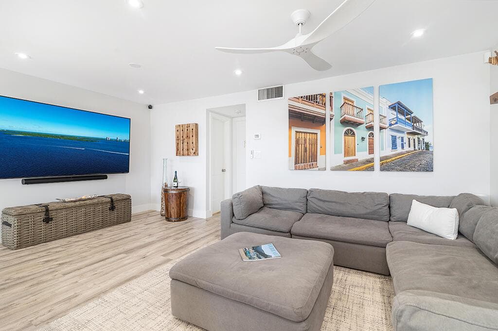 108 Paradise Harbour Boulevard 210 photo 5