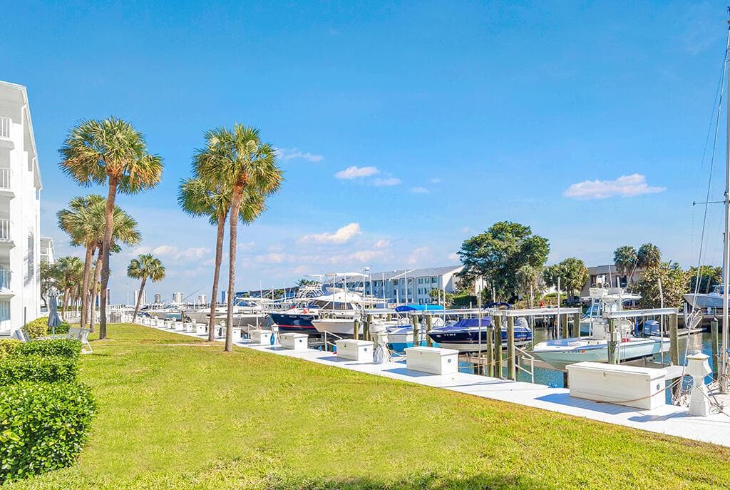 108 Paradise Harbour Boulevard 210 photo 25