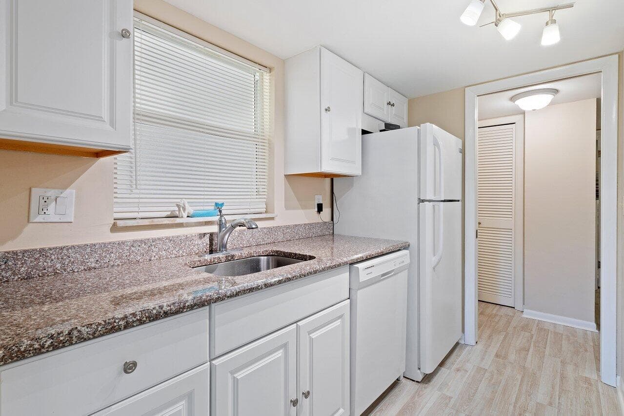 2525 Florida Boulevard 130 photo 17