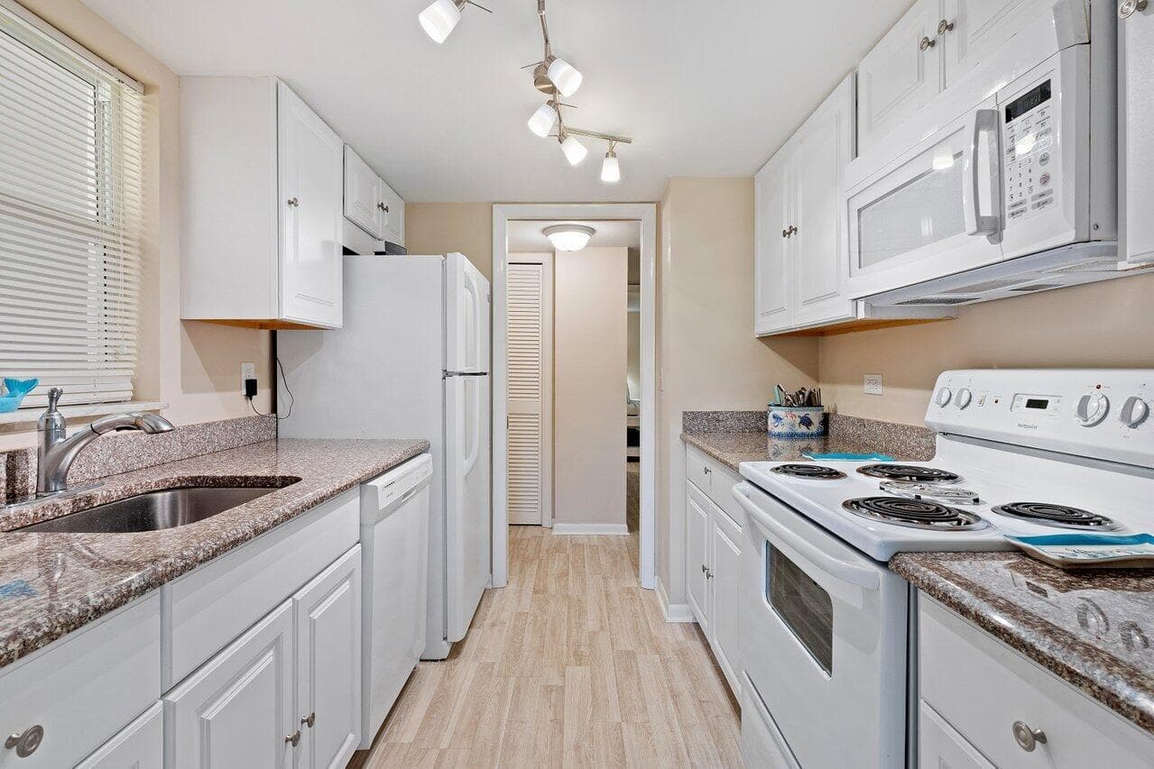 2525 Florida Boulevard 130 photo 15
