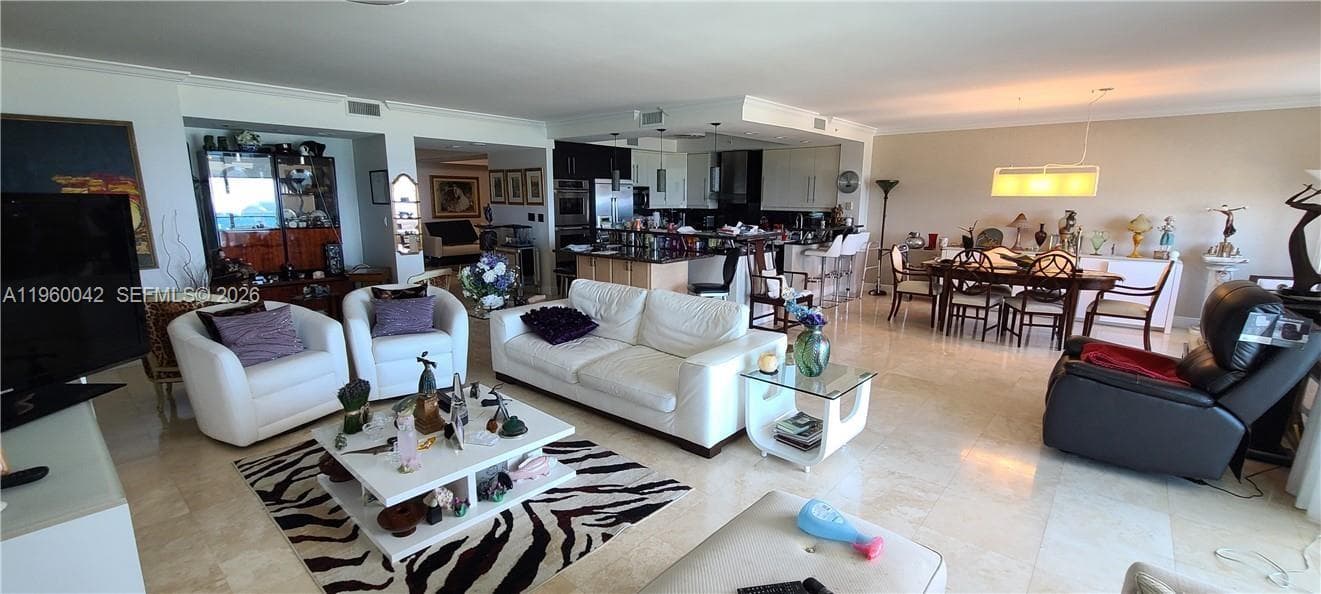 20201 E Country Club Dr 2303 photo 9