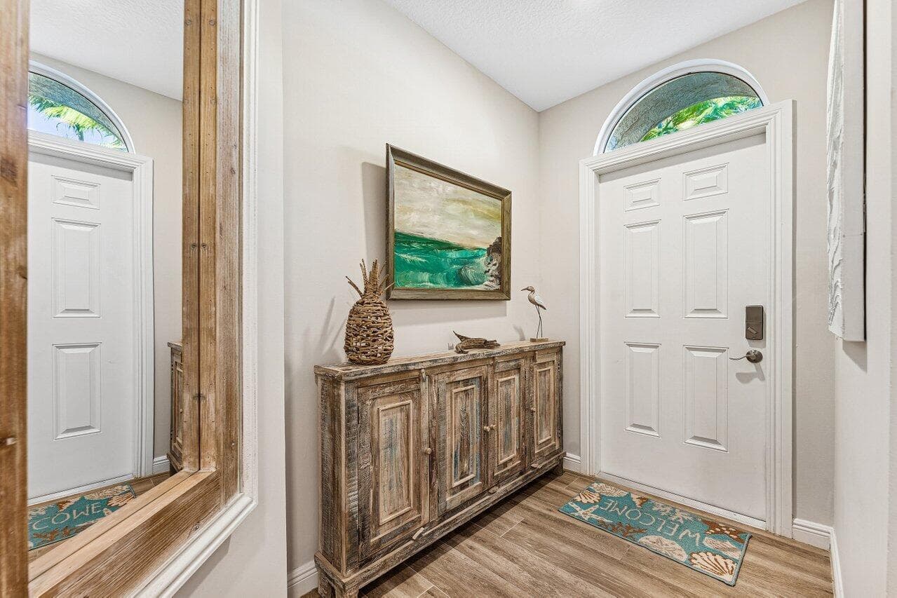 813 Estancia Way photo 3