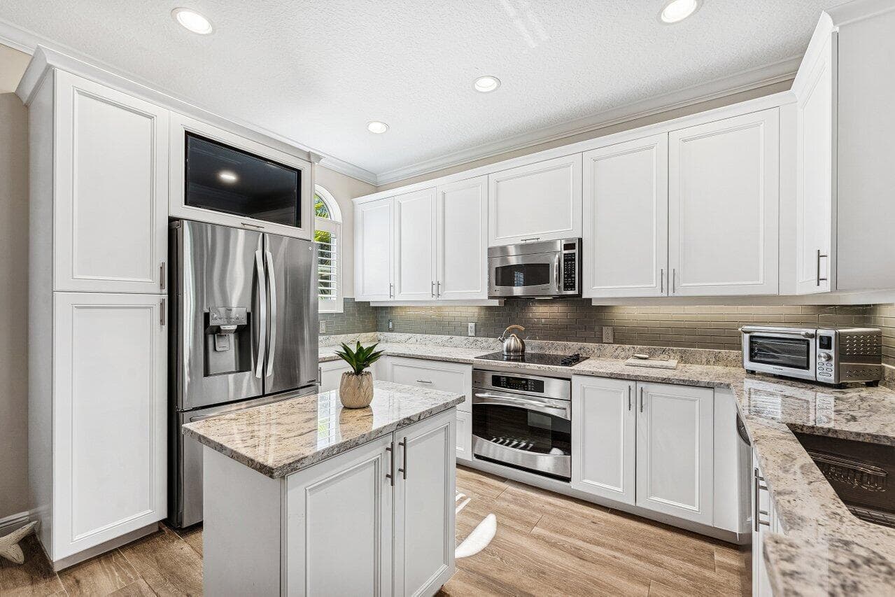 813 Estancia Way photo 9