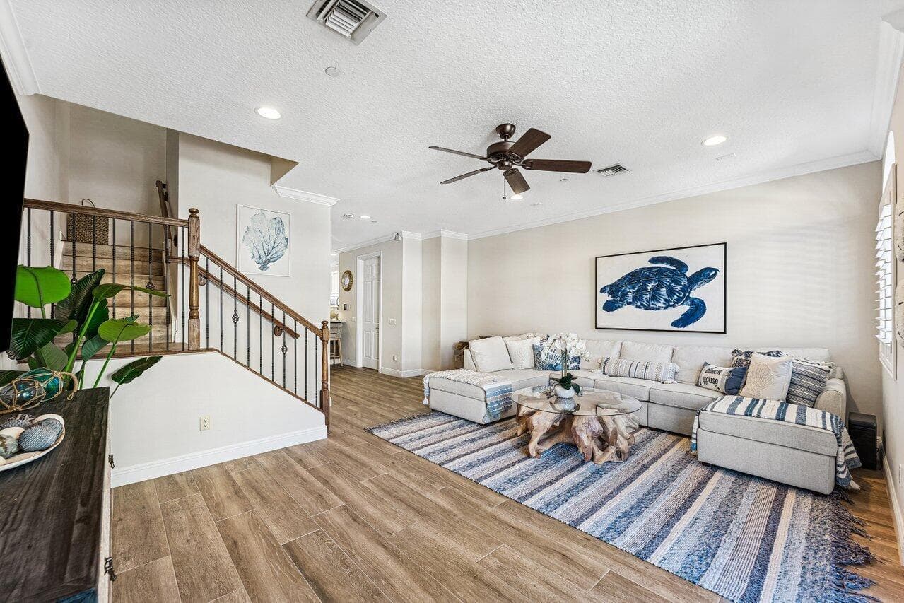 813 Estancia Way photo 10