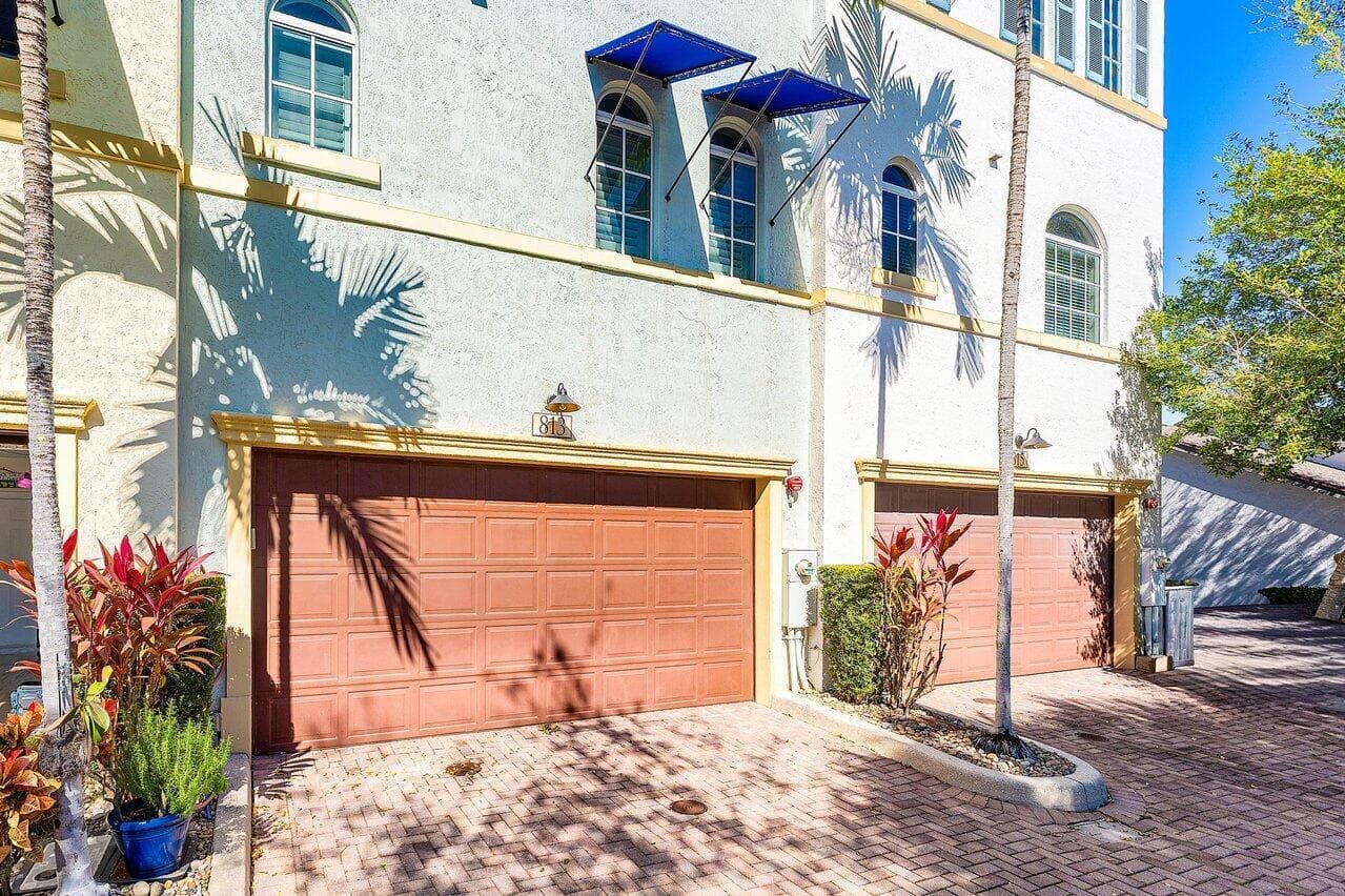 813 Estancia Way photo 21
