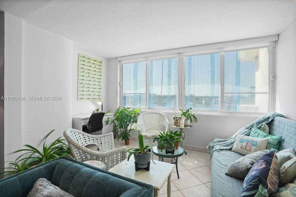 5005 Collins Ave 504 photo 23