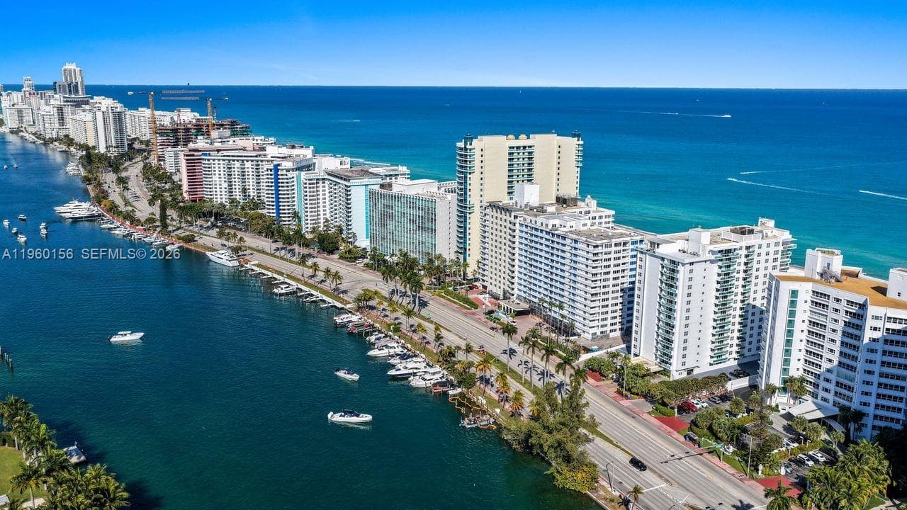 5005 Collins Ave 504 photo 2