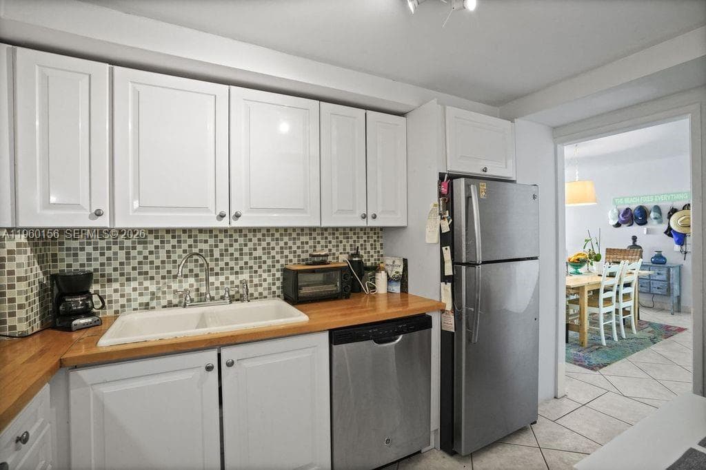 5005 Collins Ave 504 photo 17