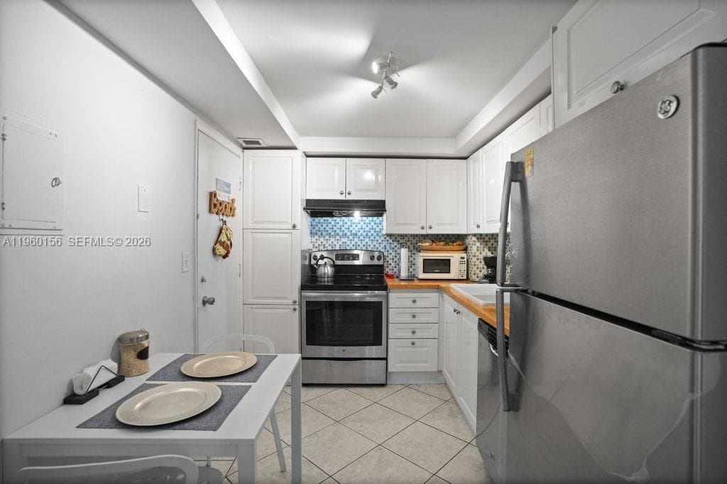 5005 Collins Ave 504 photo 18