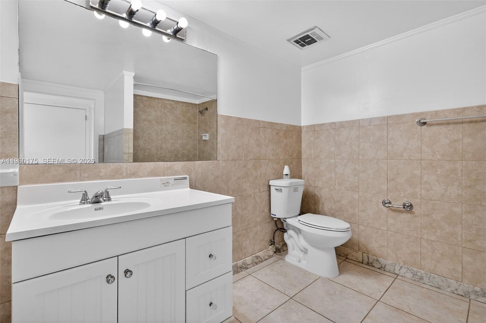 100 Golden Isles Dr 406 photo 23