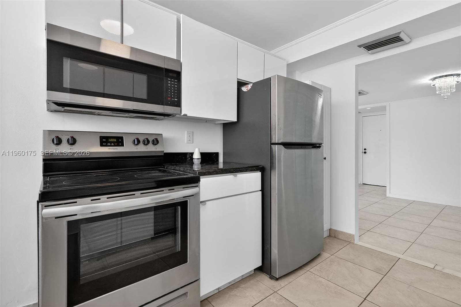 100 Golden Isles Dr 406 photo 2